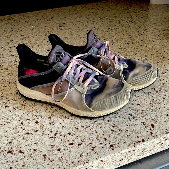 Adidas’s runner size 6.5 - Picture 1 of 3
